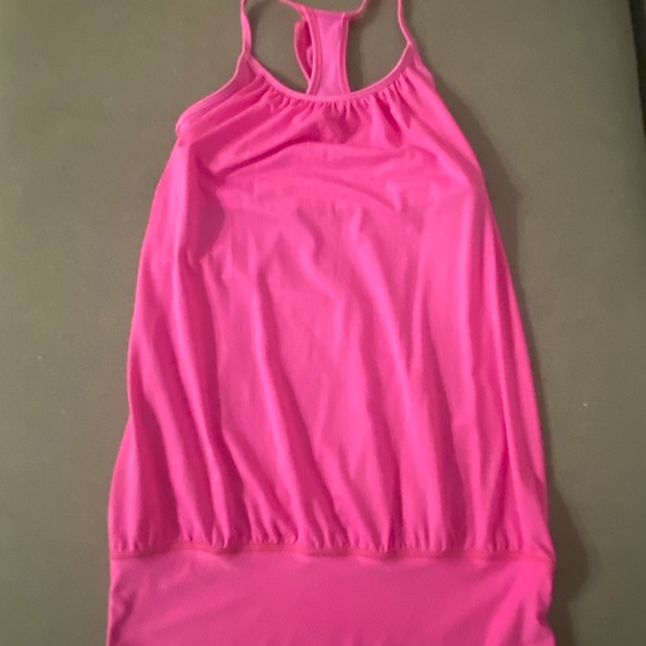💖LULULEMON 💖Activewear top in pink. Size 6.Like new condition. - Picture 7 of 9